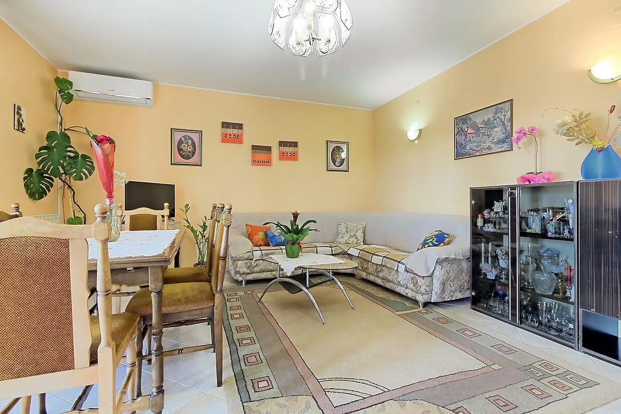 Eva House With Apartment 우마그