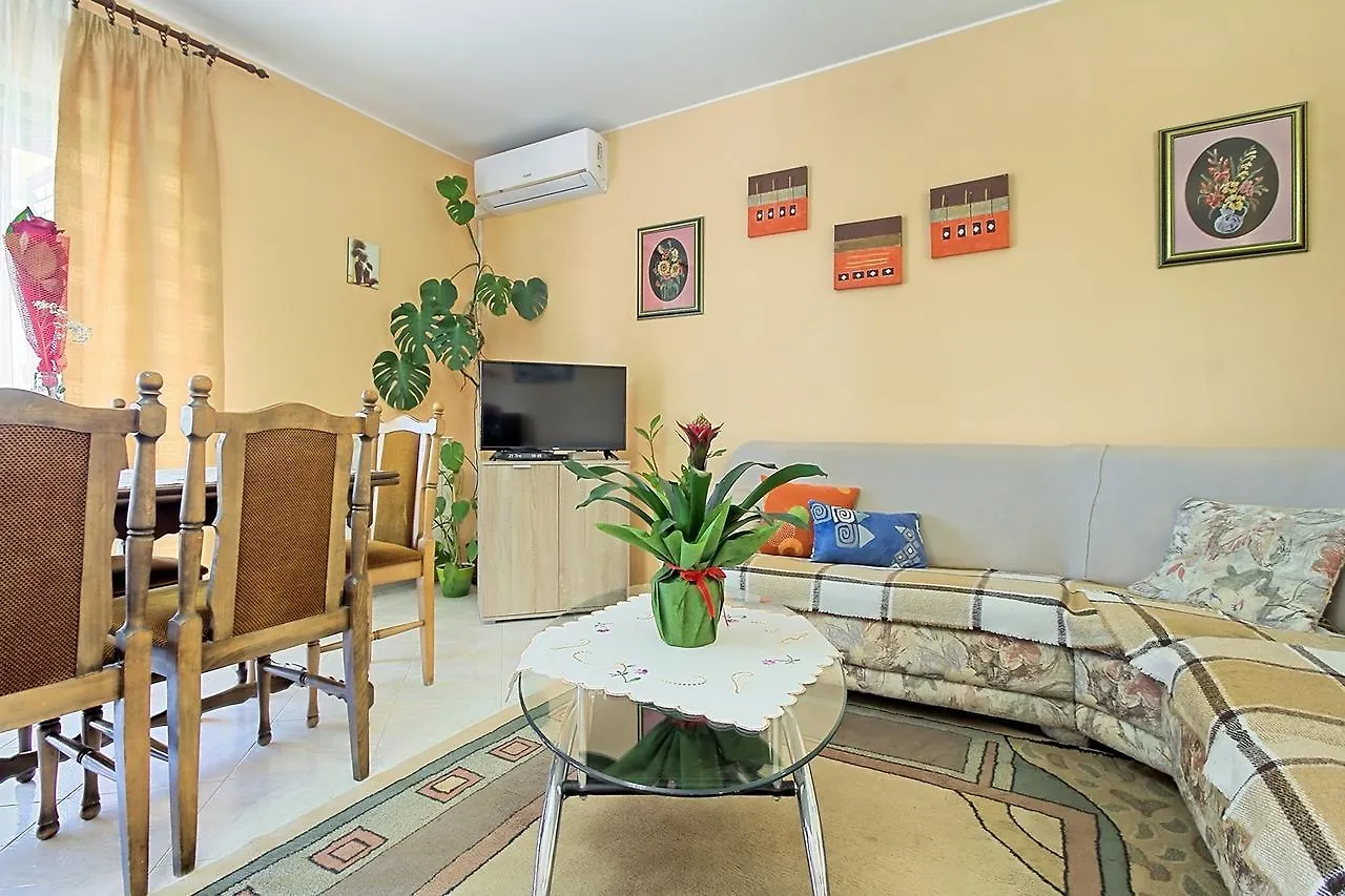 Eva House With Apartment 우마그 0*,  크로아티아